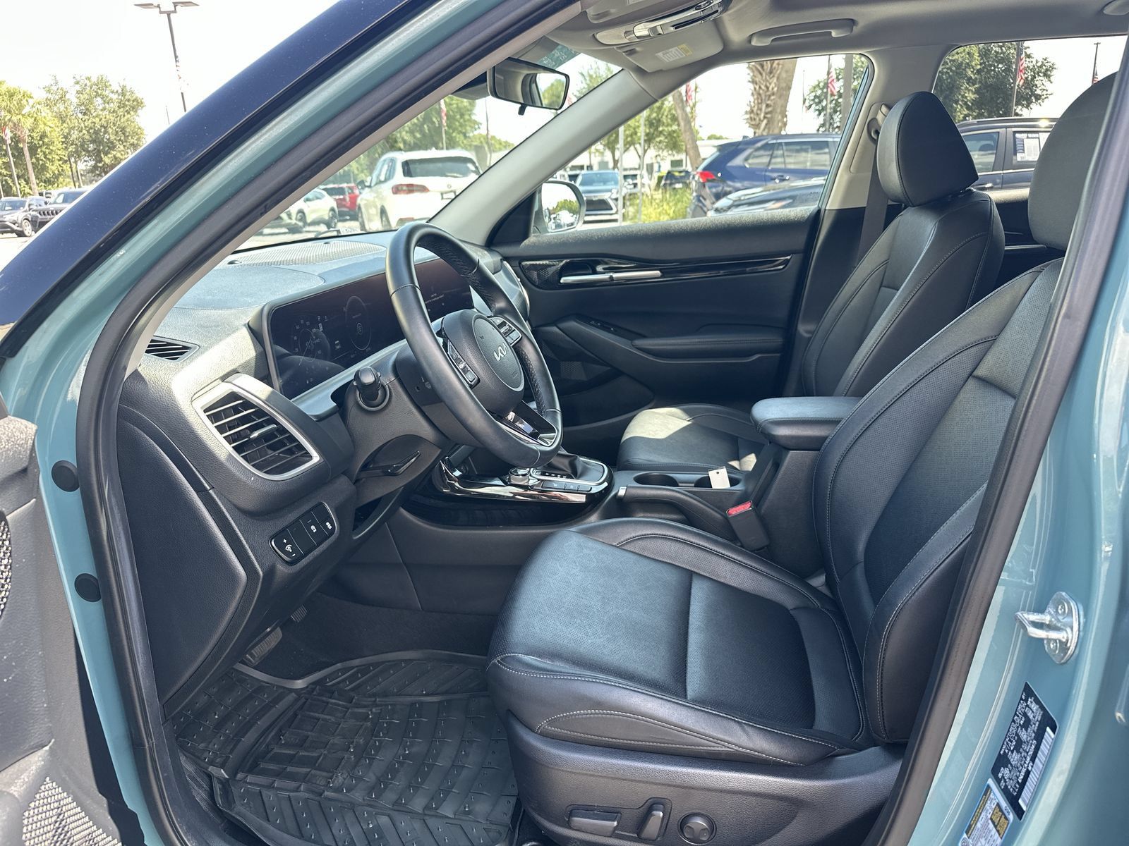 Used 2024 Kia Seltos EX AWD/4WD image 16