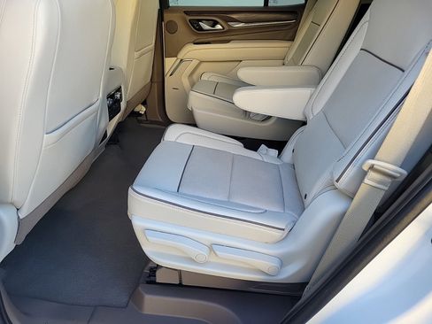 Used 2021 GMC Yukon Denali w/ Denali Premium Package image 15