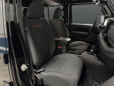 Used 2024 Jeep Gladiator Rubicon w/ Technology Group image 31