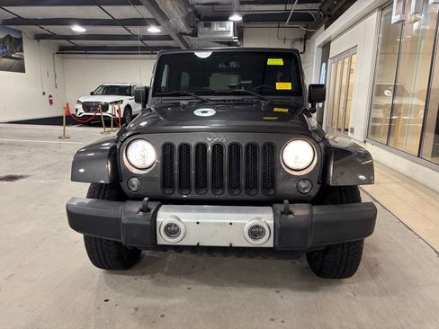 Used 2014 Jeep Wrangler Unlimited Sahara w/ Dual Top Group AWD/4WD image 2