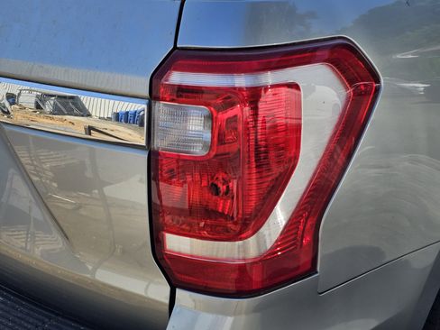 Used 2020 Ford Expedition XLT w/ Equipment Group 202A image 9