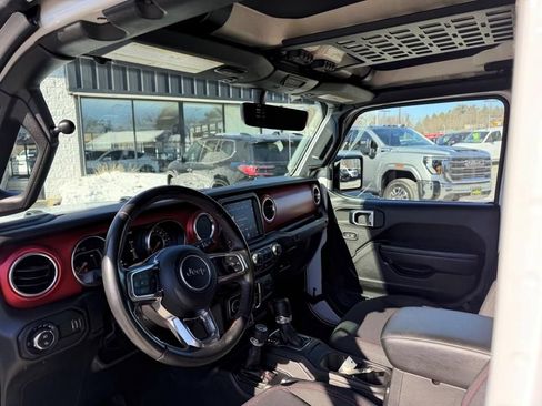 Used 2023 Jeep Gladiator Rubicon w/ Cold Weather Group image 13