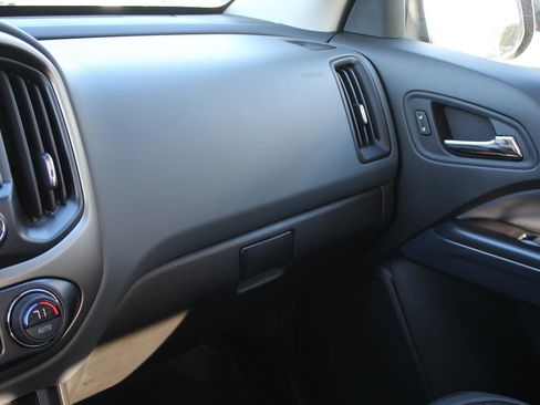 Used 2019 Chevrolet Colorado Z71 image 38