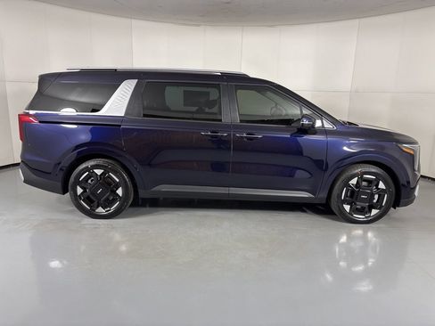New 2026 Kia Carnival EX FWD image 9