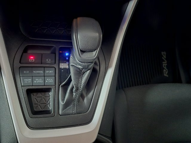 Certified 2021 Toyota RAV4 LE AWD/4WD image 26