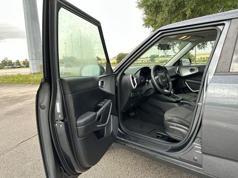 Used 2020 Kia Soul LX FWD image 10