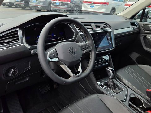 Certified 2023 Volkswagen Tiguan SE FWD image 23