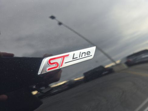 Used 2025 Ford Explorer ST-Line w/ ST-Line Street Pack image 19