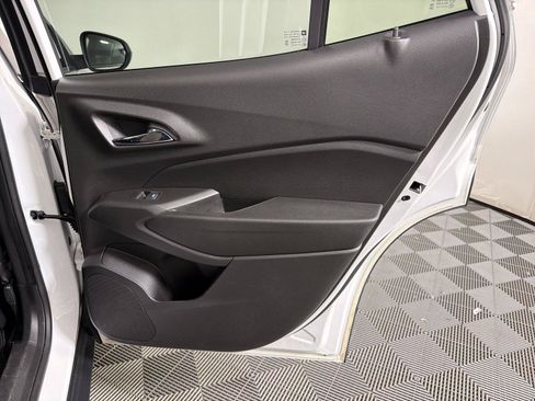 Used 2024 Chevrolet Trax RS w/ Sunroof Package FWD image 14