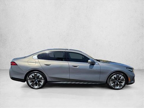 Used 2026 BMW 530i w/ Premium Package image 4