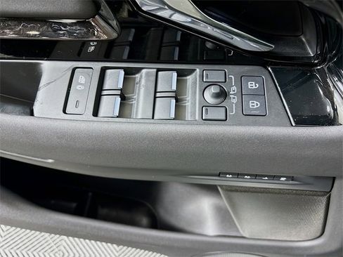Used 2026 Land Rover Range Rover Evoque S image 20