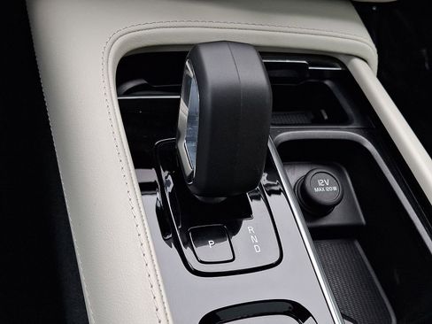 Certified 2024 Volvo XC90 T8 Plus AWD/4WD image 17