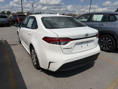 Used 2024 Toyota Corolla LE FWD image 5