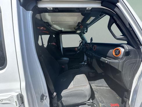Used 2023 Jeep Gladiator Mojave AWD/4WD image 36