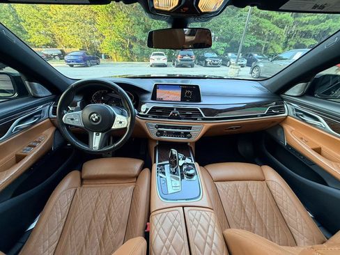 Used 2020 BMW 750i xDrive w/ Autobahn Package AWD/4WD image 2