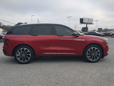 Used 2024 Lincoln Nautilus Reserve image 12