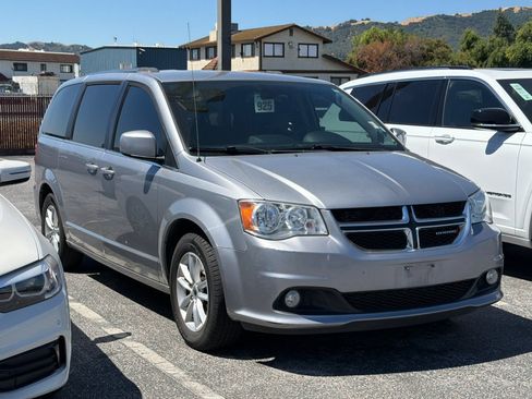 Used 2019 Dodge Grand Caravan SXT FWD image 2