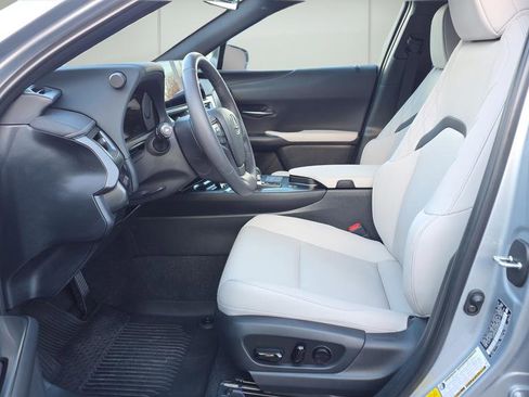 Used 2025 Lexus UX 300h AWD image 10