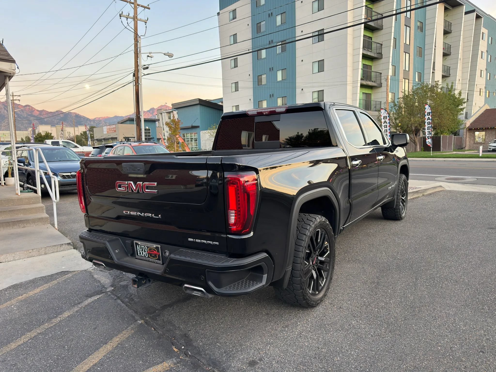 Used 2020 GMC Sierra 1500 Denali w/ Technology Package AWD/4WD image 5