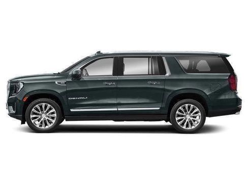 Certified 2022 GMC Yukon XL Denali w/ Denali Premium Package AWD/4WD image 3