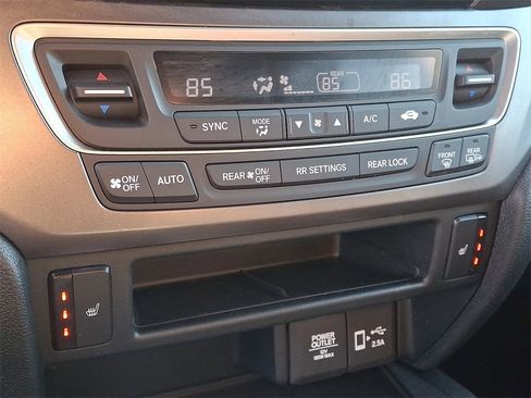 Used 2022 Honda Pilot Sport image 16