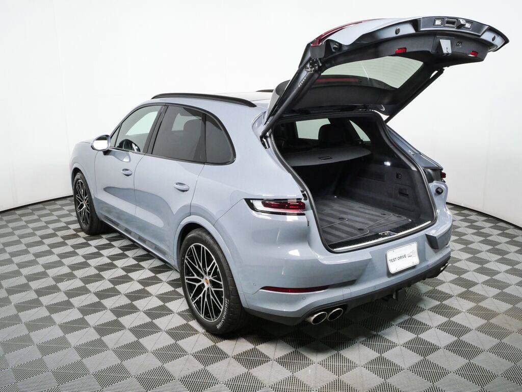 Certified 2026 Porsche Cayenne S AWD/4WD image 33