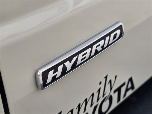 Used 2024 Ford Maverick Lariat image 8