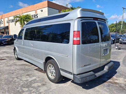 Used 2017 Chevrolet Express 2500 Extended RWD image 8