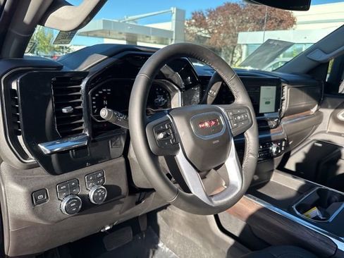 Used 2025 GMC Sierra 3500 SLT w/ SLT Premium Package image 17