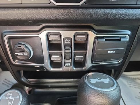 Used 2024 Jeep Wrangler Unlimited Sport AWD/4WD image 28