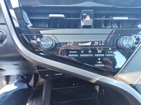 Certified 2021 Toyota Camry SE w/ Cold Weather Package AWD/4WD image 18
