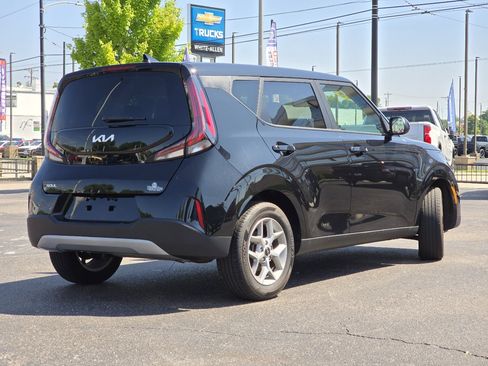 Used 2025 Kia Soul LX w/ LX Technology Package FWD image 21