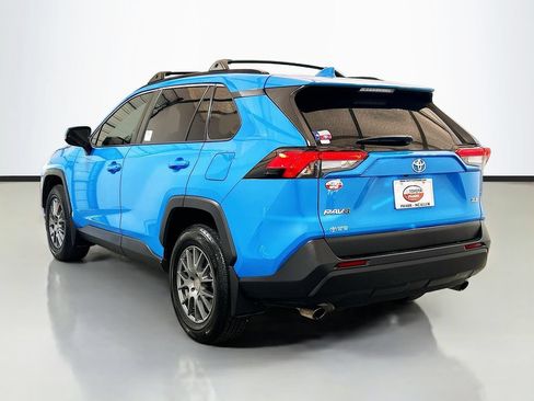 Used 2021 Toyota RAV4 XLE Premium FWD image 6