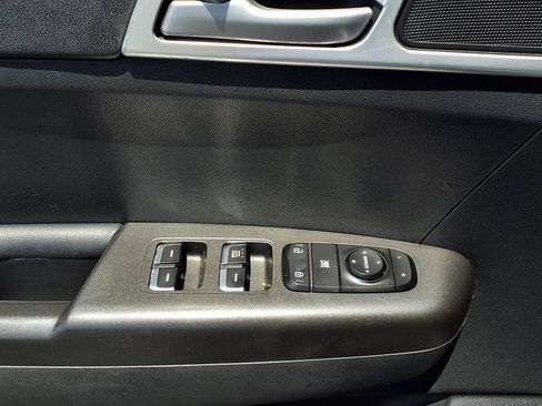 Used 2018 Kia Sportage LX FWD image 18