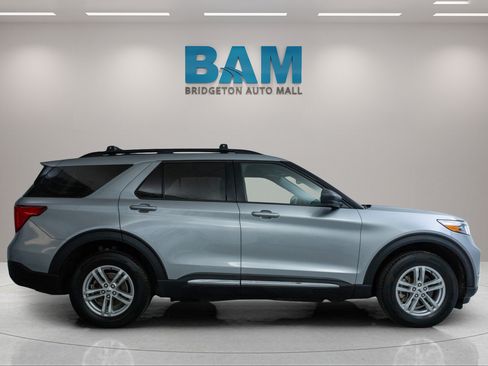 Used 2023 Ford Explorer XLT w/ Equipment Group 202A AWD/4WD image 8