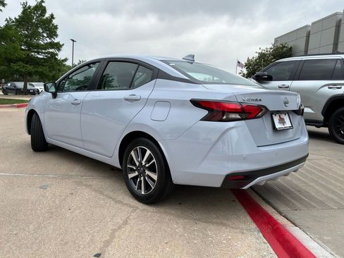 Used 2025 Nissan Versa SV FWD image 8