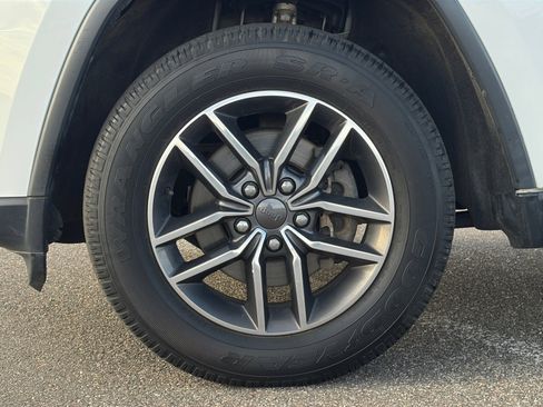 Used 2019 Jeep Grand Cherokee Limited AWD/4WD image 11