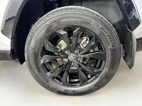 Used 2025 Toyota RAV4 XSE AWD/4WD image 8