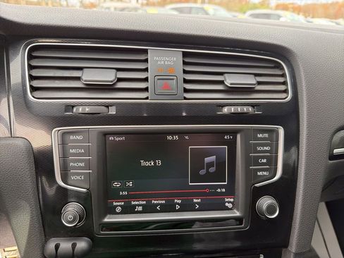 Used 2017 Volkswagen GTI SE image 22