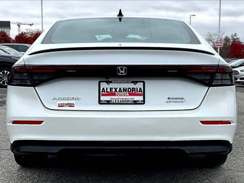 Used 2023 Honda Accord Sport image 4