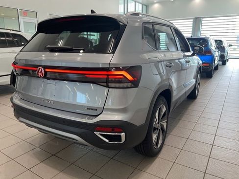 New 2025 Volkswagen Taos SE image 7