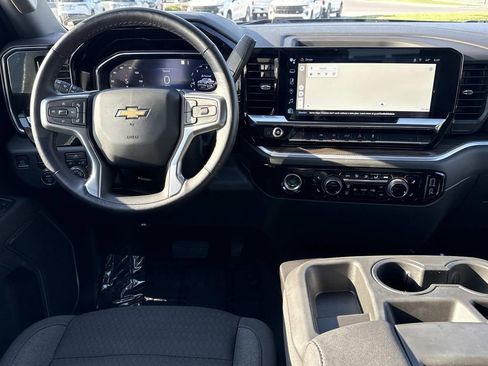 Used 2022 Chevrolet Silverado 1500 LT AWD/4WD image 2