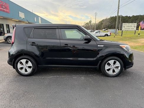 Used 2016 Kia Soul Base 6A FWD image 2
