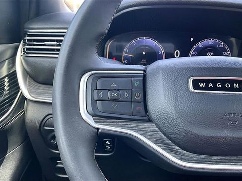 Used 2024 Jeep Wagoneer L Series II w/ Flexible Seating Group image 10