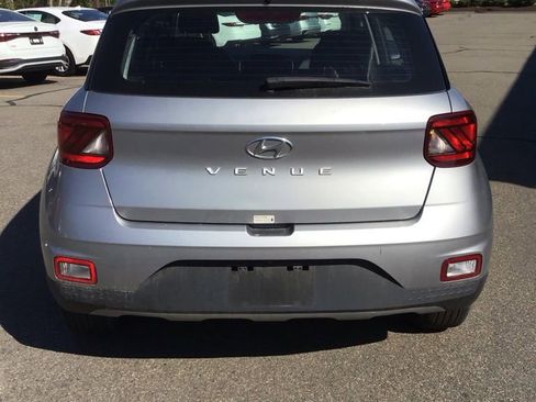 Used 2025 Hyundai Venue SEL FWD image 3