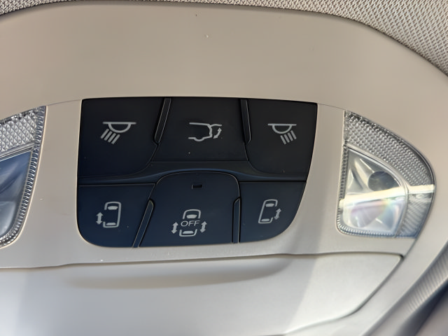 Used 2024 Chrysler Pacifica Touring-L FWD image 16