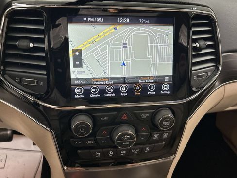 Used 2020 Jeep Grand Cherokee Limited AWD/4WD image 16