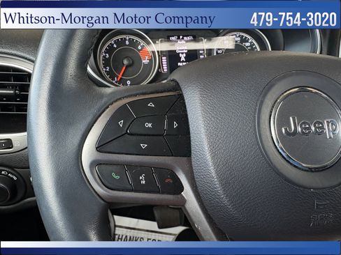 Used 2019 Jeep Cherokee Latitude Plus FWD image 16