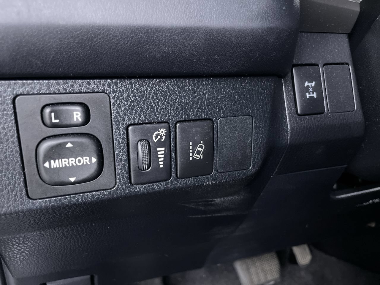 Used 2018 Toyota RAV4 LE w/ All Weather Liner Package AWD/4WD image 26
