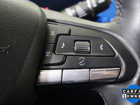 Used 2025 Cadillac XT4 Premium Luxury image 30